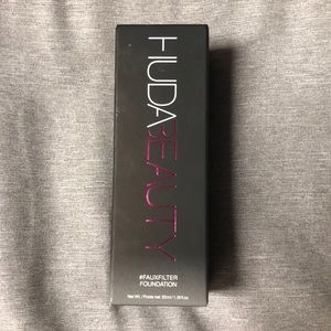 Foundation/ makeup